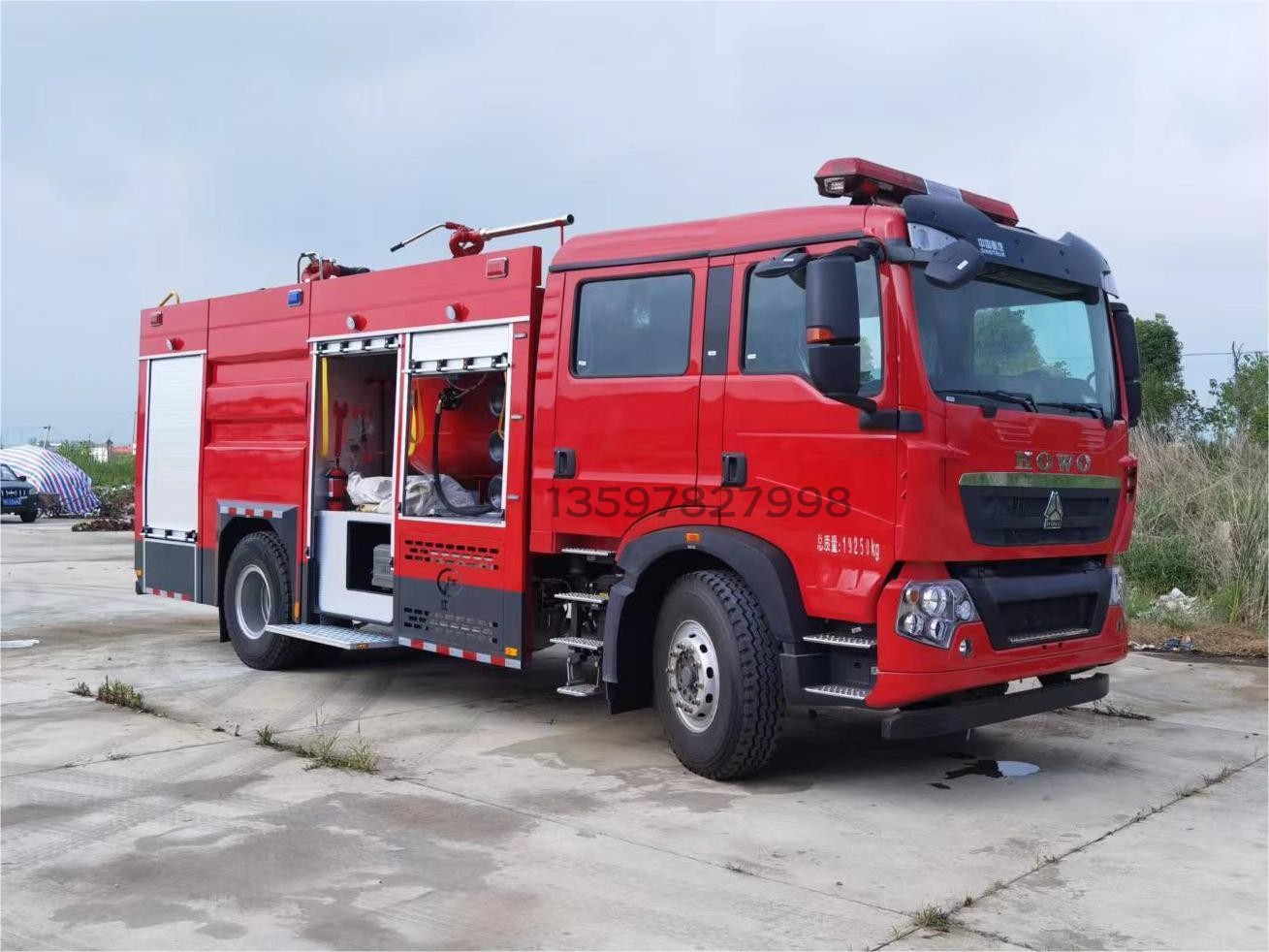 豪沃7噸干粉水聯(lián)用消防車(chē)